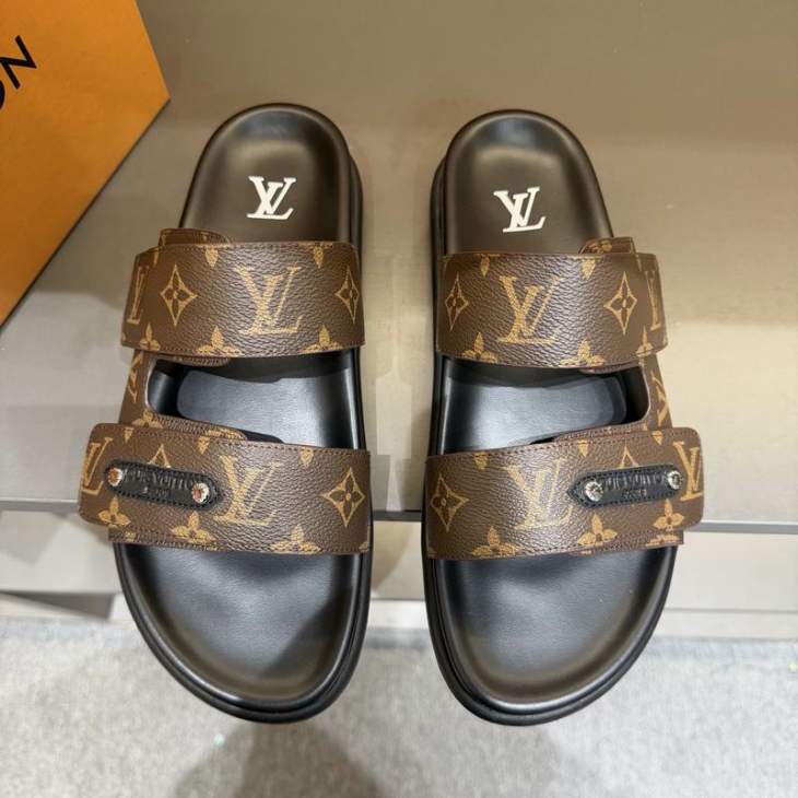 Picture of Louis Vuitton Slippers _SKULVsz38-45mnq0264641